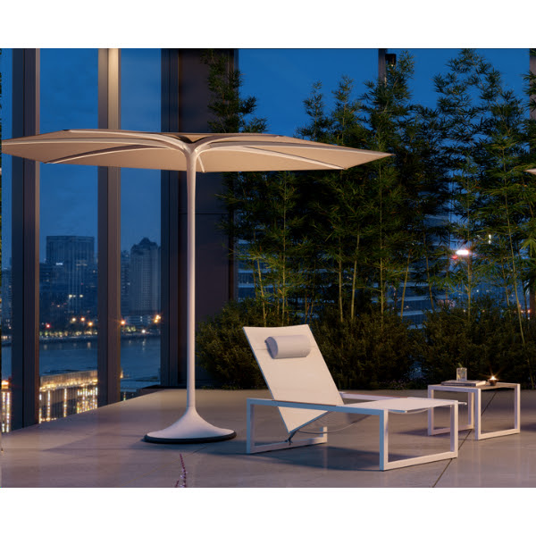 Royal Botania Ninix Chaise Lounge and Palma Umbrella